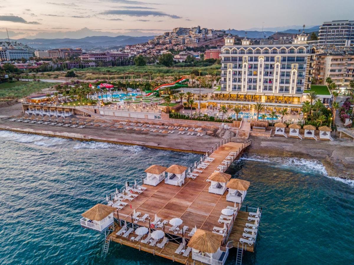Pasinerkite į šiltas atostogas stilingame Aria Resort & Spa 5* viešbutyje ant jūros kranto