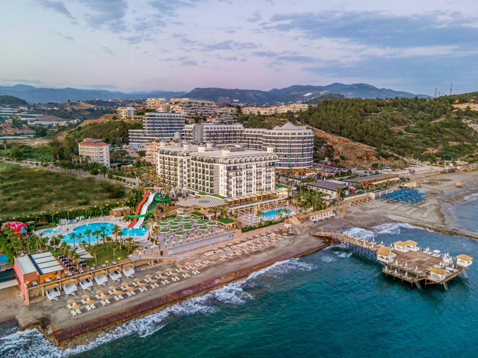 Aria Resort & Spa 5* viešbutyje jūsų laukia pramoginiai renginiai, didelė ir tvarkinga teritorija, erdvūs numeriai