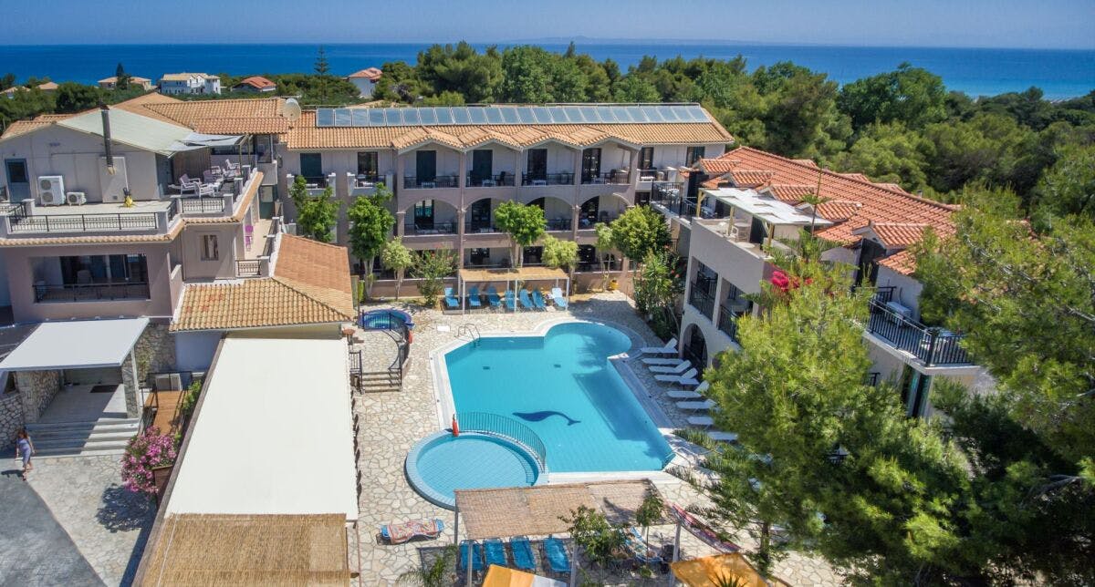 Dar šią vasarą džiaukitės saule Graikijoje apsistojant Aronian Resort 4* viešbutyje