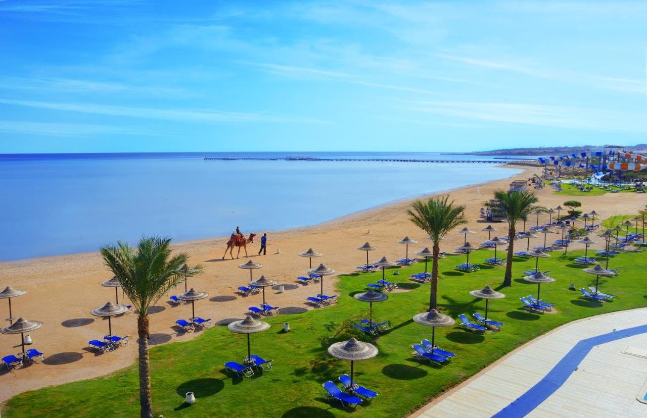 Šalia Jaz Aquamarine Resort 5* viešbučio yra nuosavas nardymo centras bei privatus smėlio paplūdimys