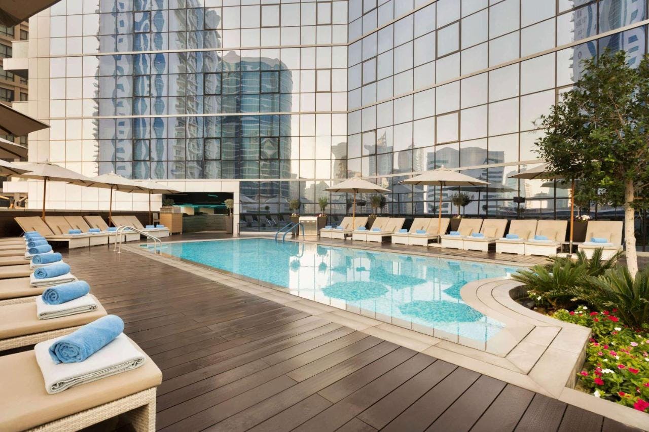 Apsistokite Tryp By Wyndham 4* viešbutyje ir grožėkitės spindinčių dangoraižių panorama
